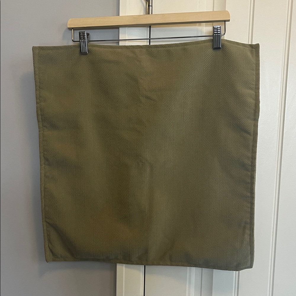 2 Sage Green pillow covers with heart zipper - Picture 7 of 11